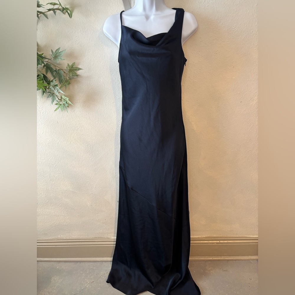HALSTON
Satin‎ Slip Gown